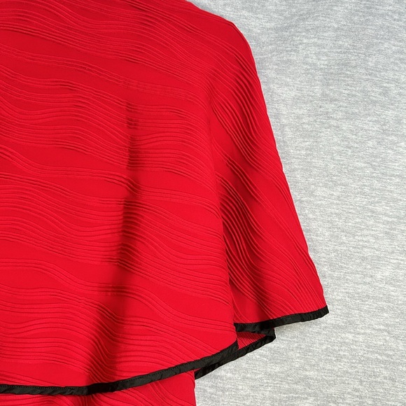 COME N SEE Holiday Christmas Valentines Classic Big Button Warm Washable Cape - Picture 5 of 12